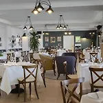 Marina Dream At Santa Marina, 아파트